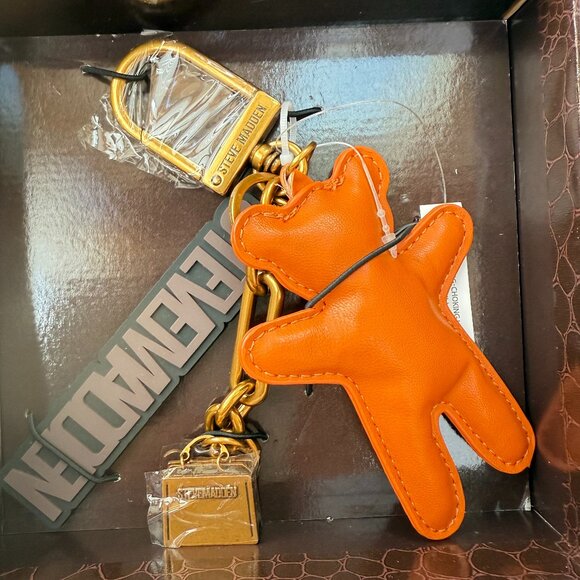 NWT & GIFT BOXED STEVE MADDEN BZIPPY WRISTLET AND BAG CHARMS KEYRING BROWN - Picture 3 of 4